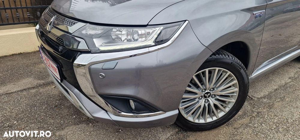 Mitsubishi Outlander 2.4 4WD Plug-In Hybrid Diamant - 29
