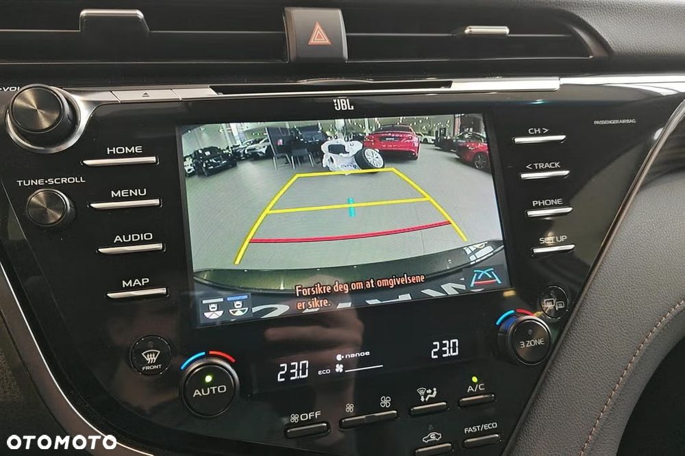 Toyota Camry Executive - 17