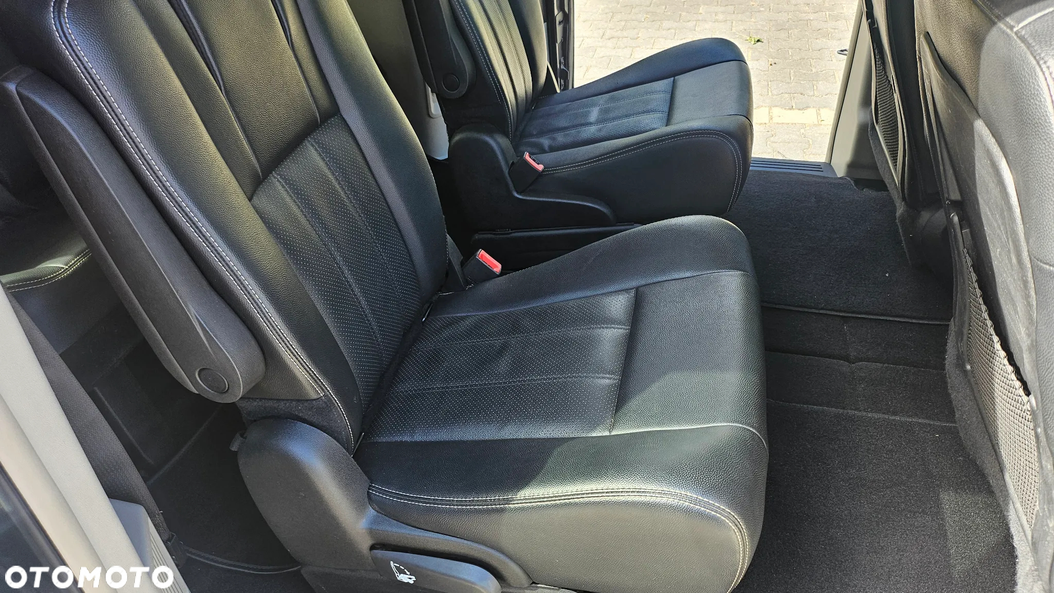 Chrysler Town & Country 3.6 Limited - 11