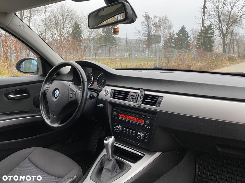 BMW Seria 3 318d - 28