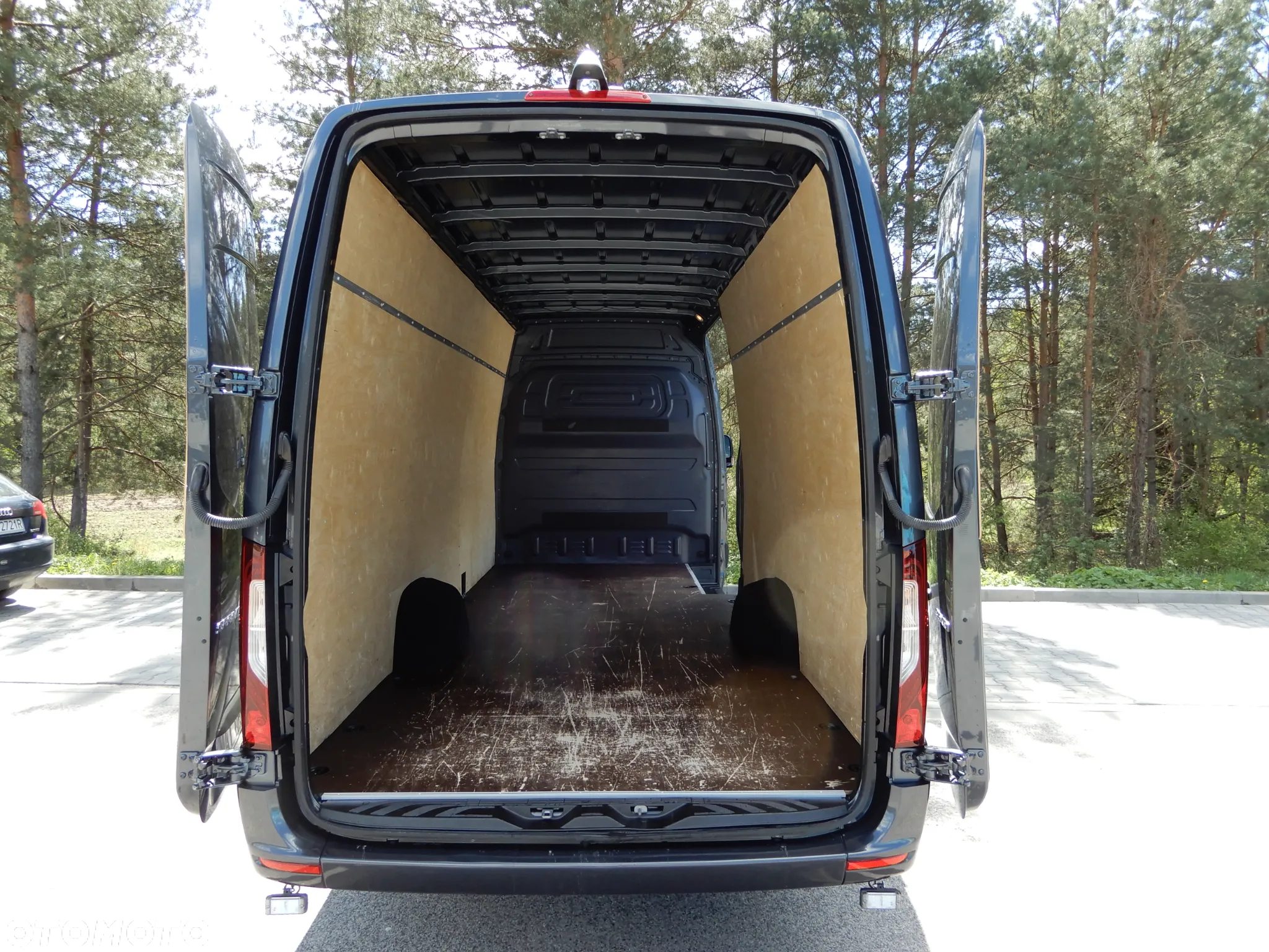 Mercedes-Benz Sprinter 319 CDI V6 3.0 CDI 190 KM 7G-Tronic Plus Ekstra Długi LONG Maxi+ 907 Furgon Blaszak Rozstaw Osi 4325 mm Full Opcja Stan Jak Nowy - 15