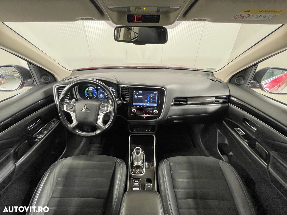 Mitsubishi Outlander 2.4 4WD Plug-In Hybrid - 7
