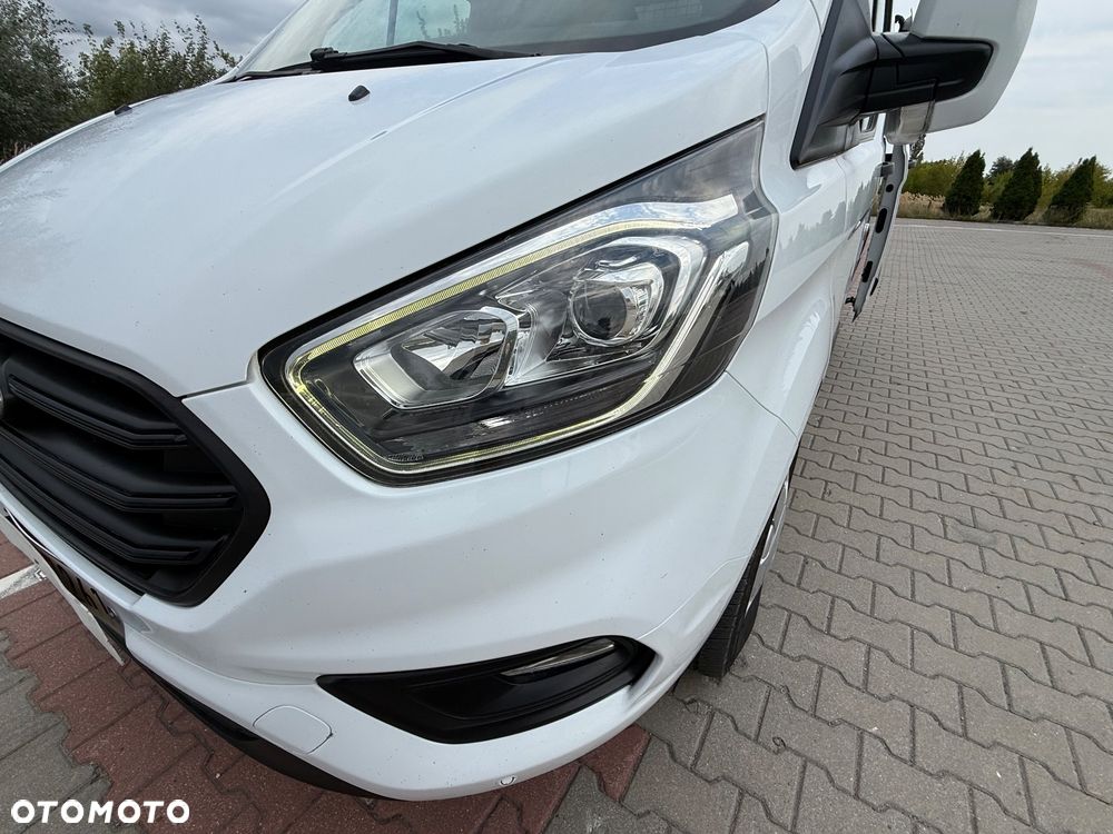 Ford CUSTOM - 17