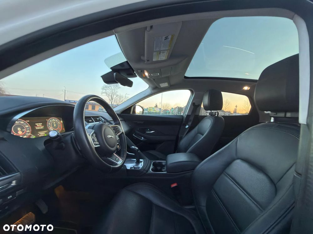 Jaguar E-Pace P250 AWD SE - 31