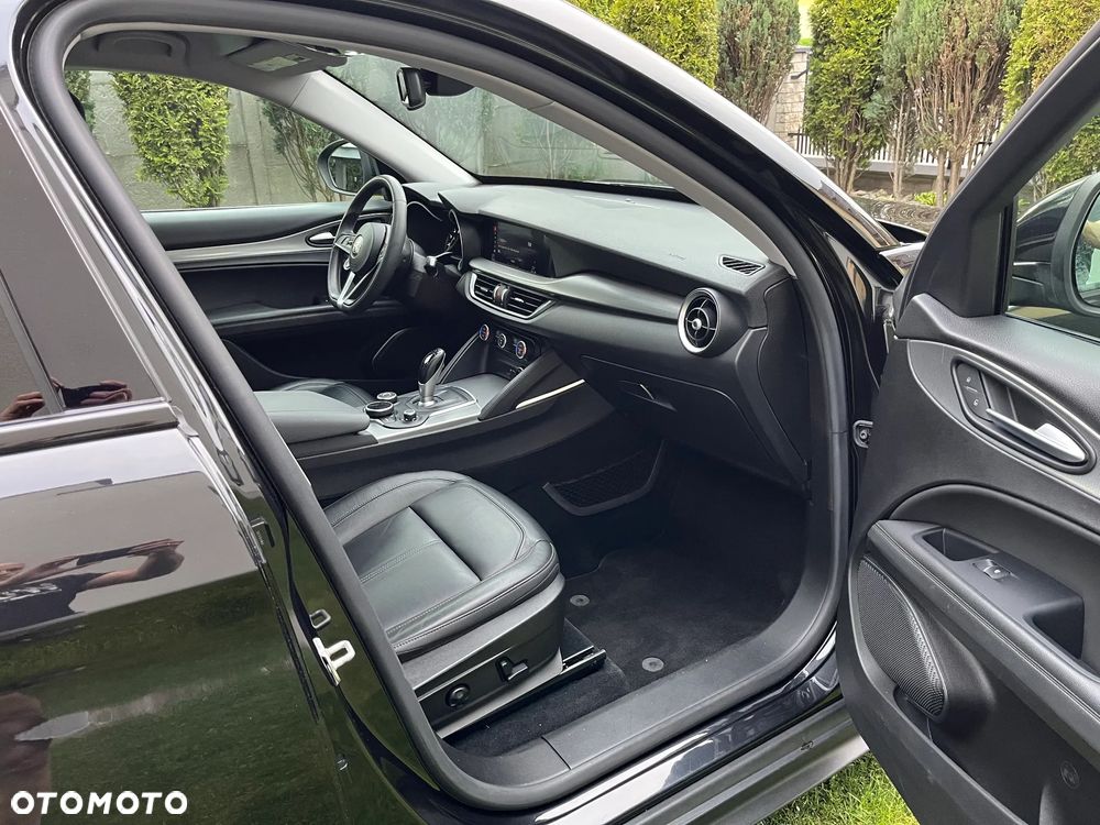 Alfa Romeo Stelvio - 10