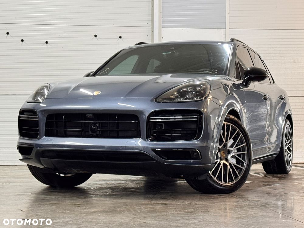 Porsche Cayenne - 1