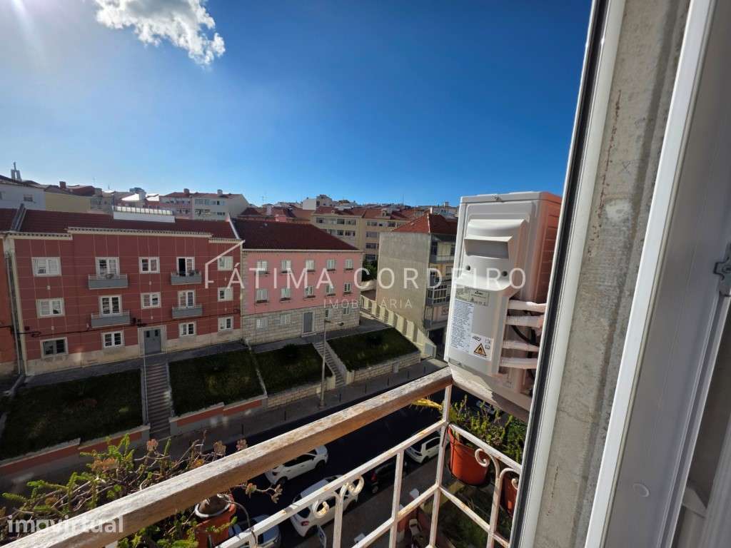 Excelente Apartamento T1 completamente remodelado no centro de Almada - Grande imagem: 2/17