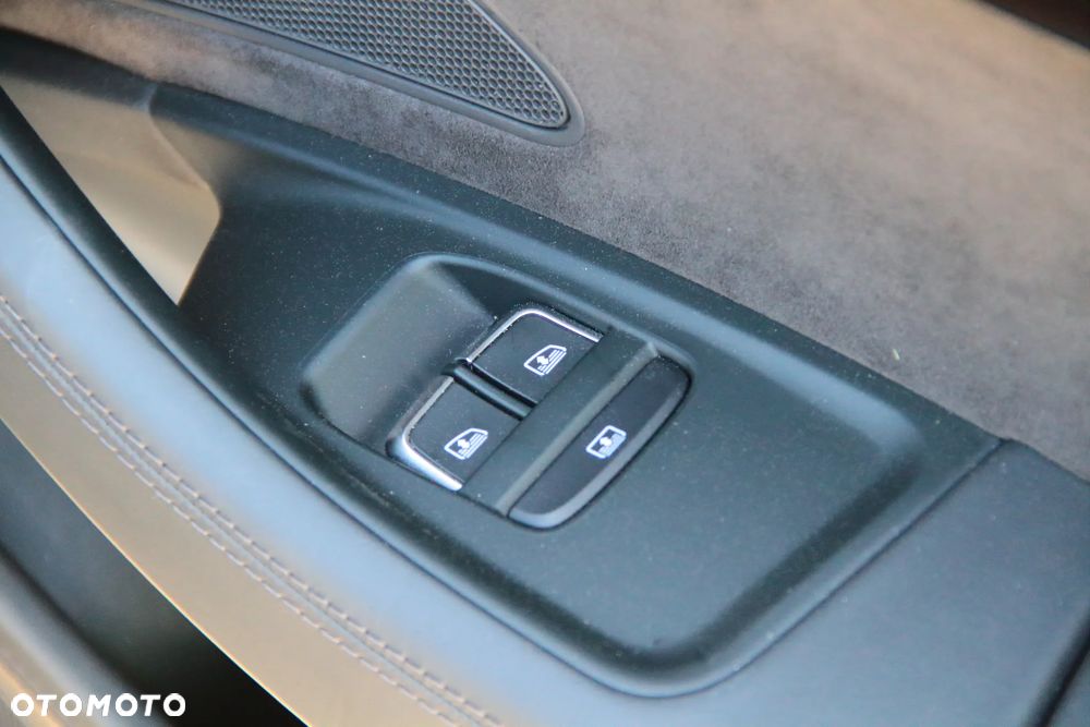 Audi S8 Standard - 23