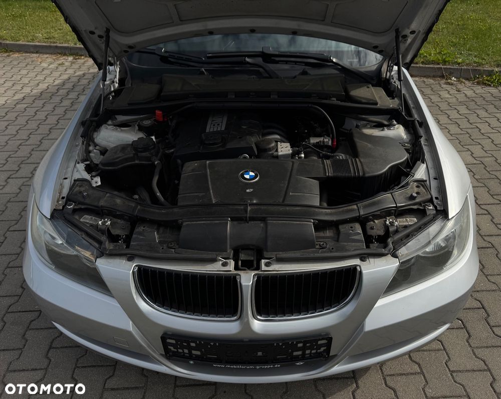 BMW Seria 3 318i - 11