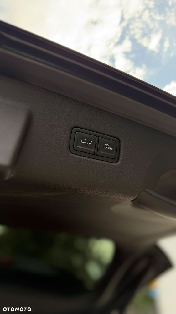 Kia Carnival - 11