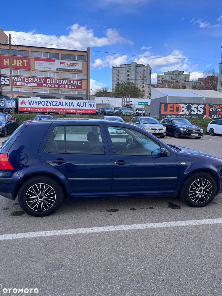 Volkswagen Golf 1.6 Basis - 2