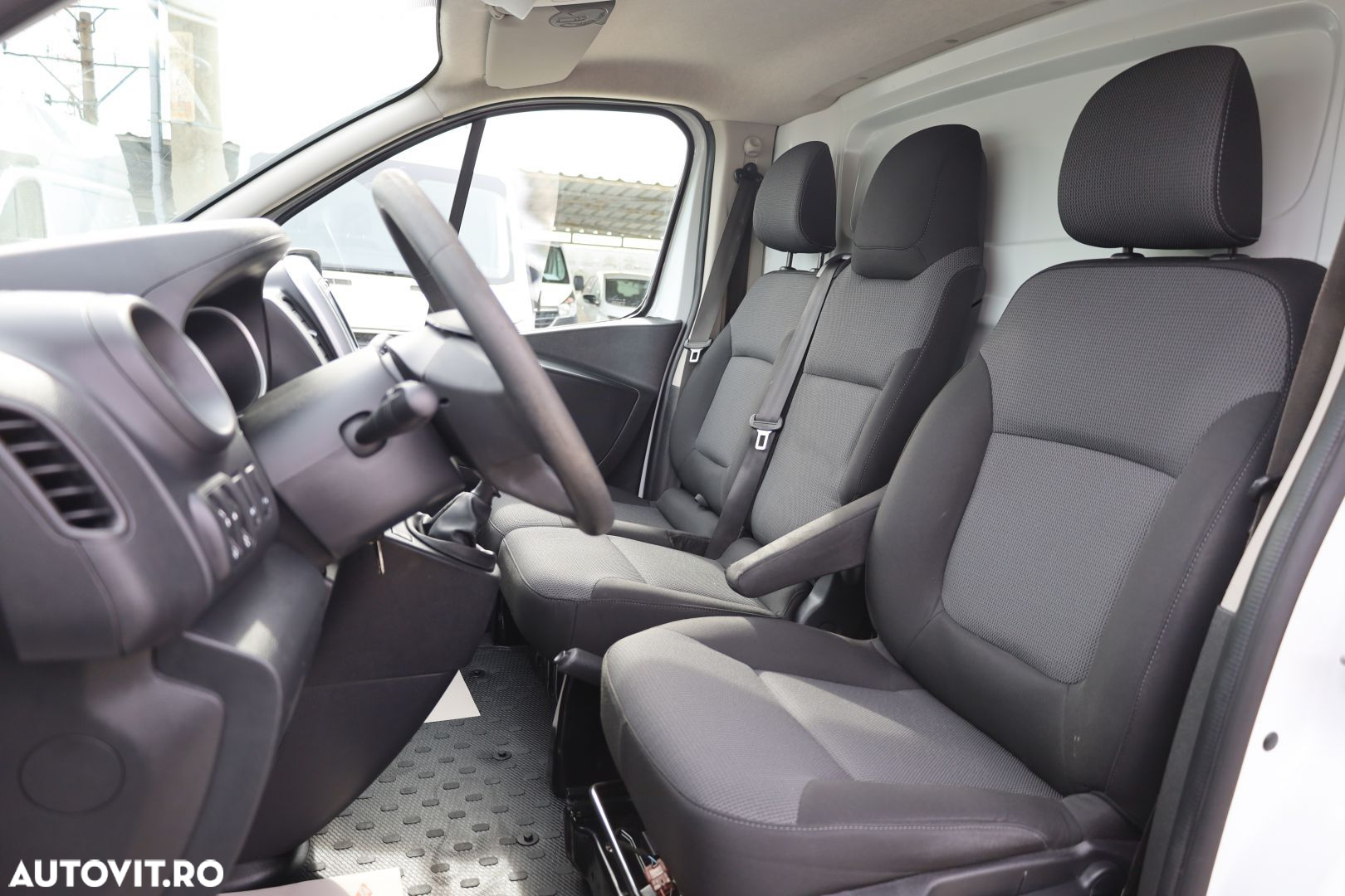 Renault Trafic - 12