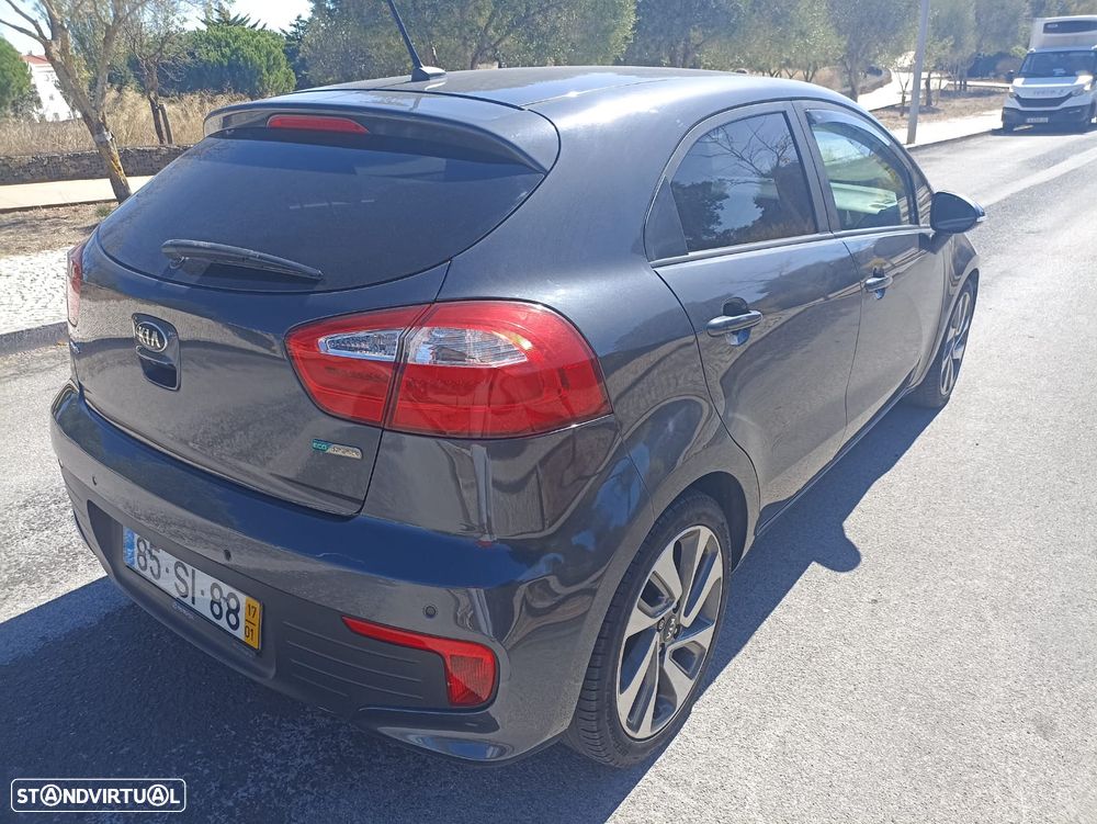 Kia Rio - 4