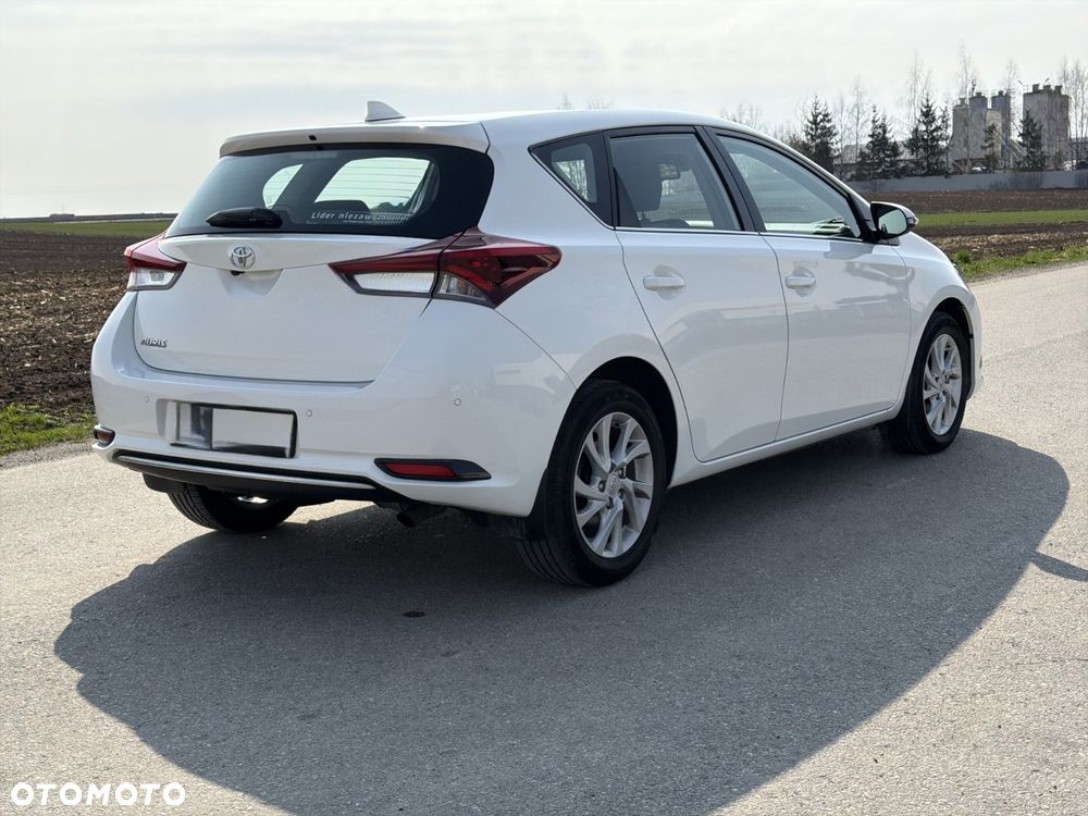 Toyota Auris 1.6 Premium - 5