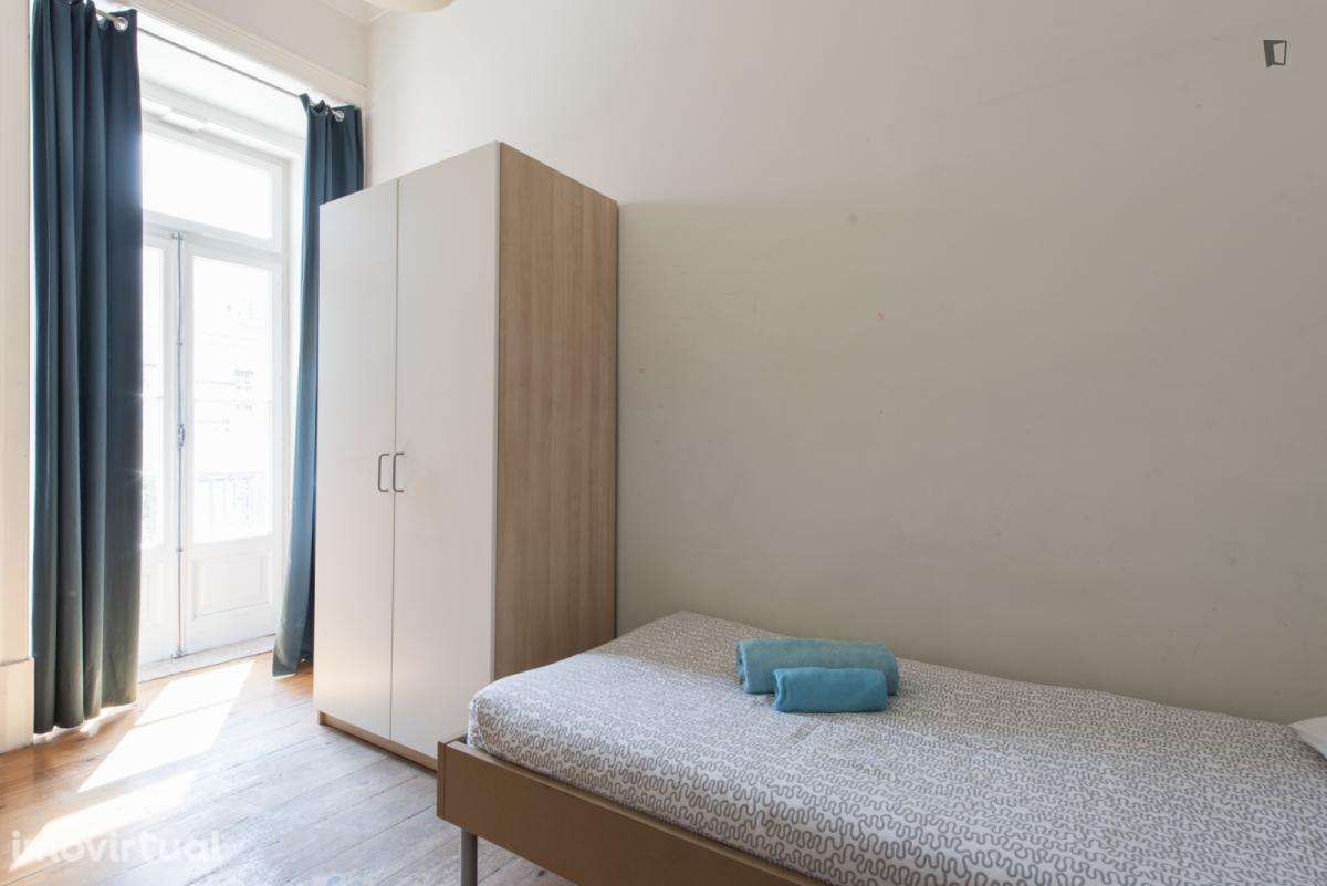 Quarto - localizado em Intendente Lisbon - Grande imagem: 5/17