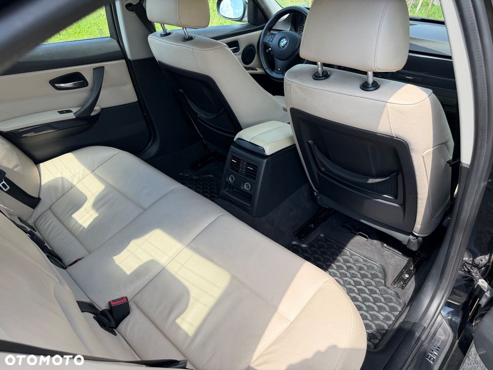 BMW Seria 3 318d DPF - 12
