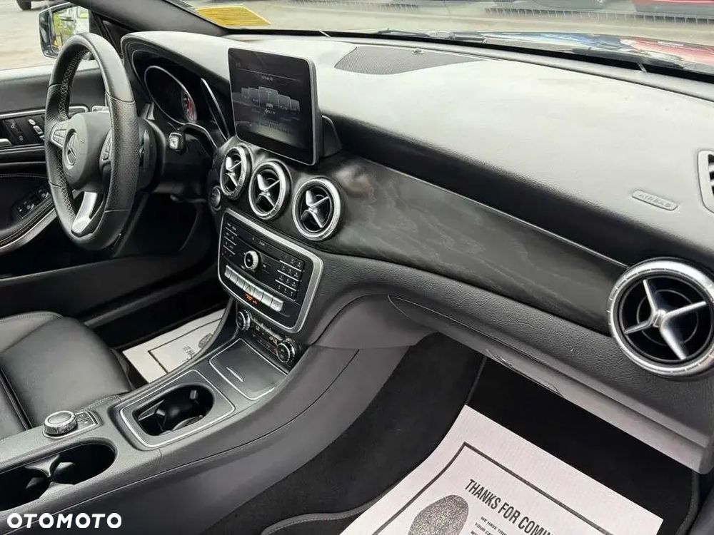 Mercedes-Benz CLA 250 4Matic 7G-DCT AMG Line - 13