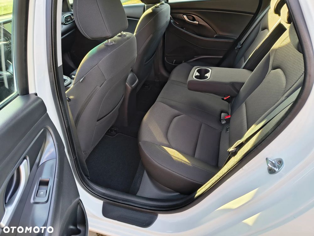 Hyundai i30 blue Kombi 1.6 CRDi Premium - 18