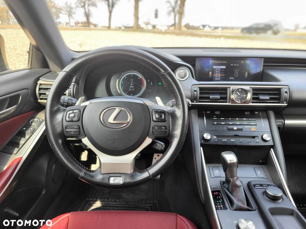Lexus IS 200t / 300 F Sport - 12