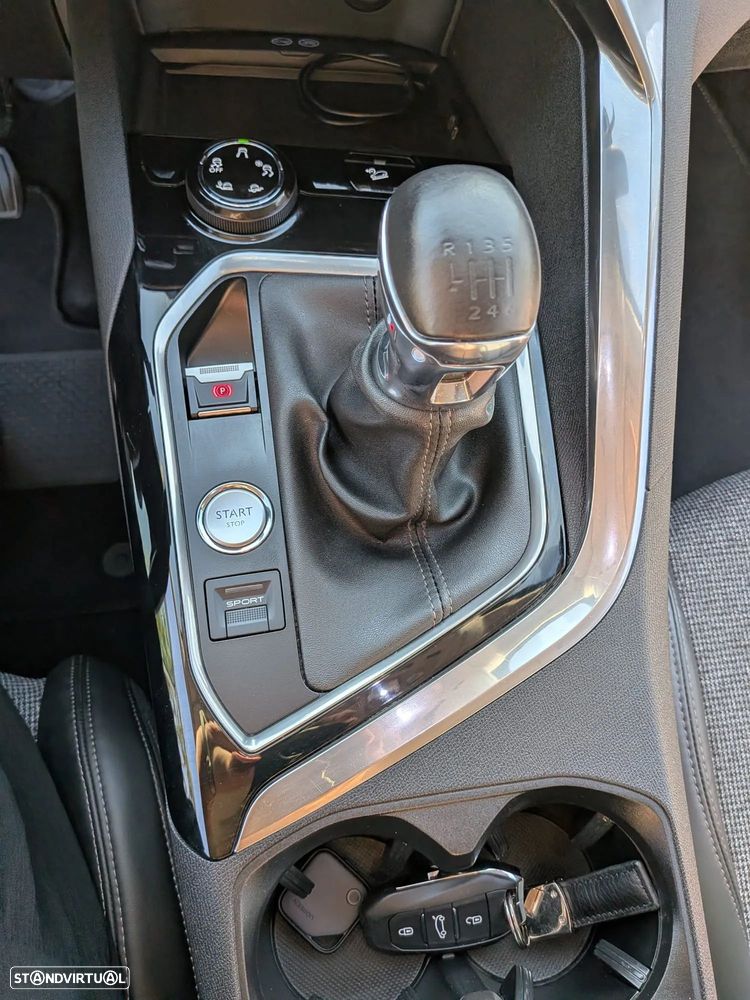 Peugeot 3008 1.2 PureTech Allure - 18