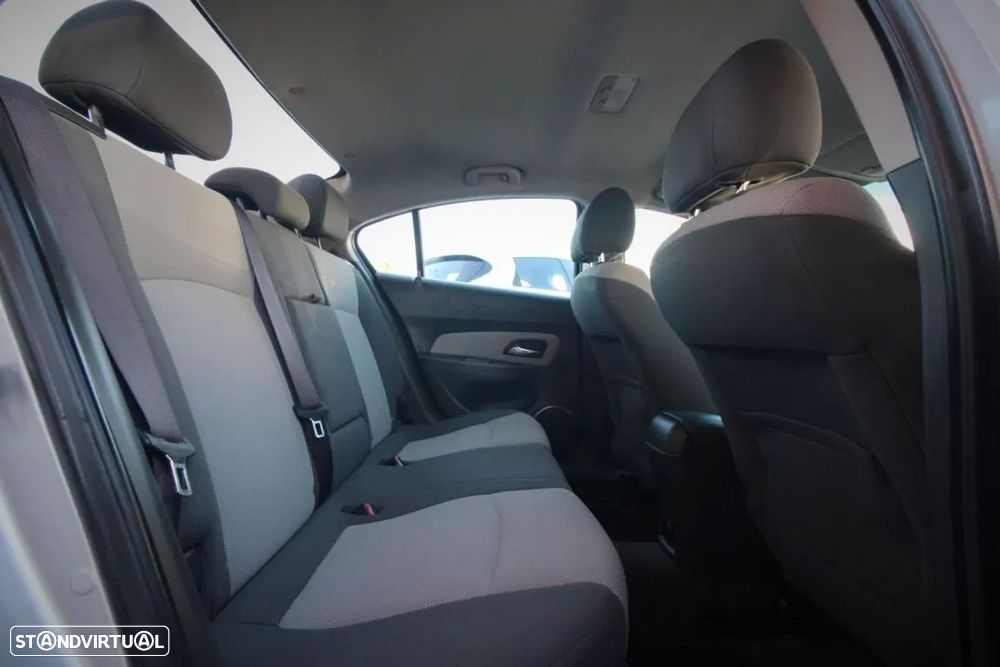 Chevrolet Cruze 1.6 LT - 20