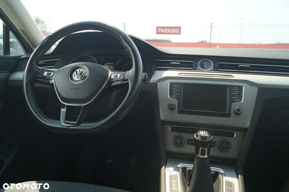 Volkswagen Passat - 17
