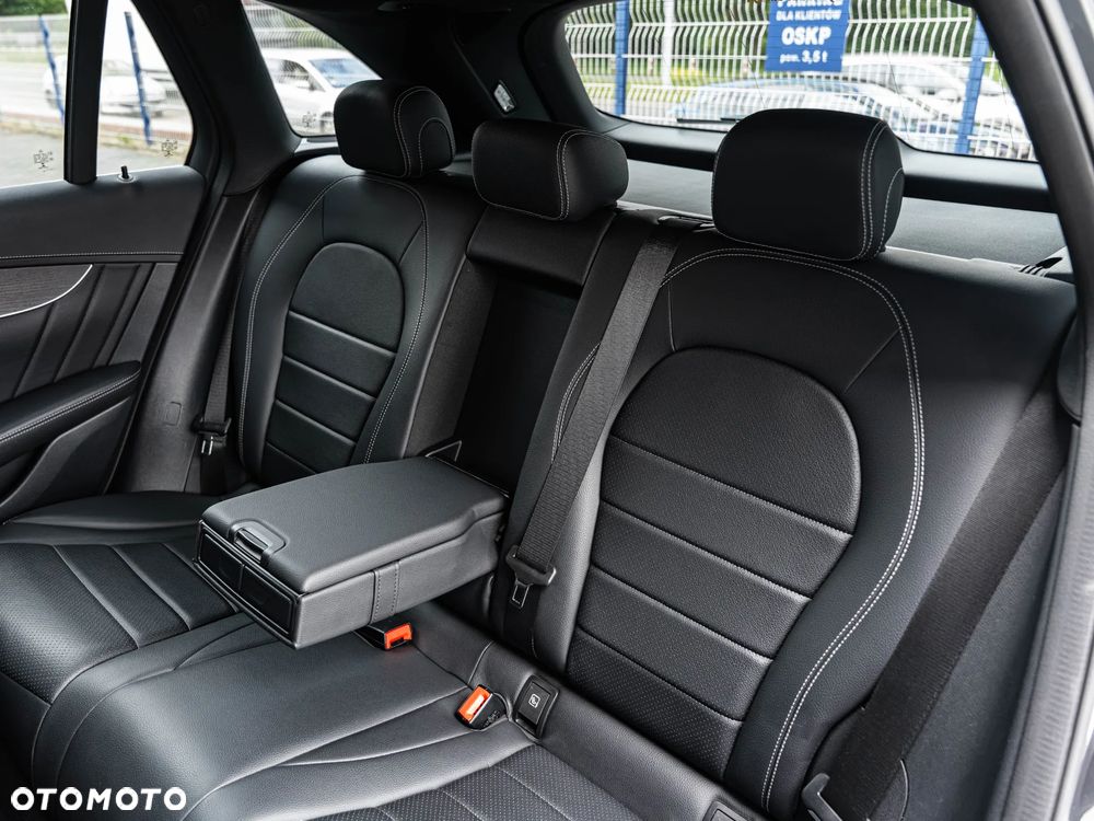 Mercedes-Benz GLC 200 4Matic 9G-TRONIC AMG Line Plus - 29