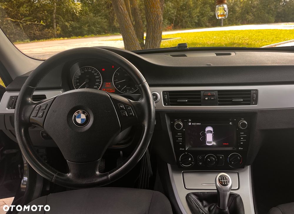 BMW Seria 3 318i - 8