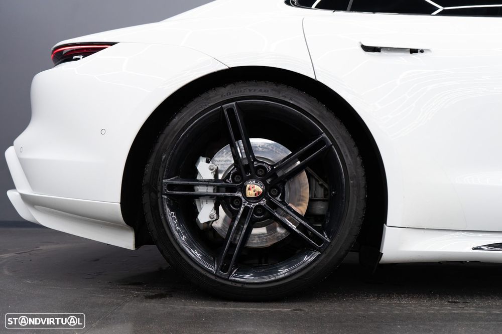 Porsche Taycan Turbo - 13
