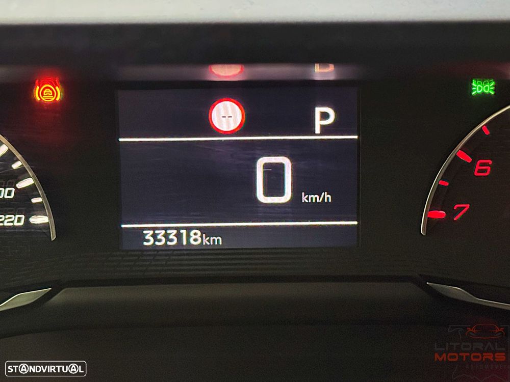 Peugeot 2008 1.2 PureTech Allure EAT8 - 26