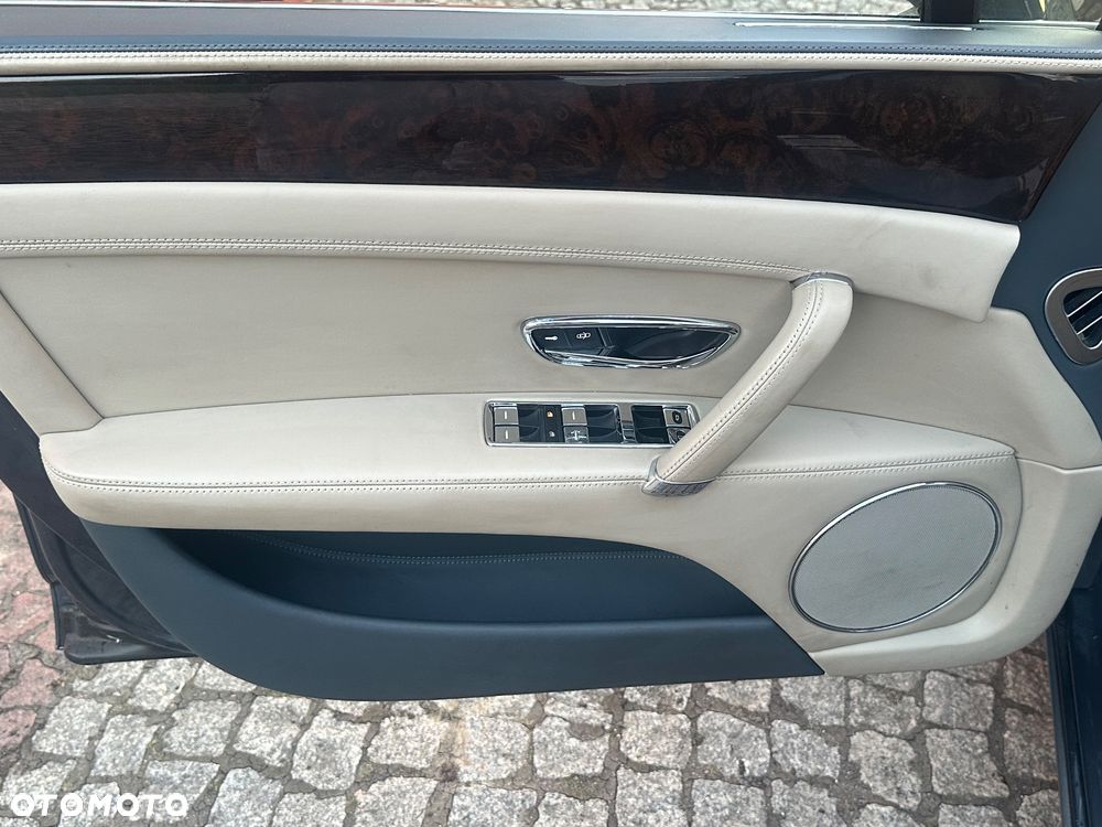 Bentley Flying Spur V8 Mulliner - 23
