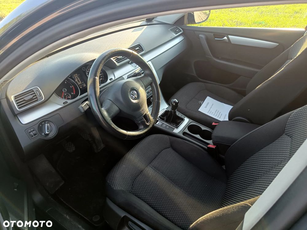 Volkswagen Passat 1.6 TDI Trendline - 5