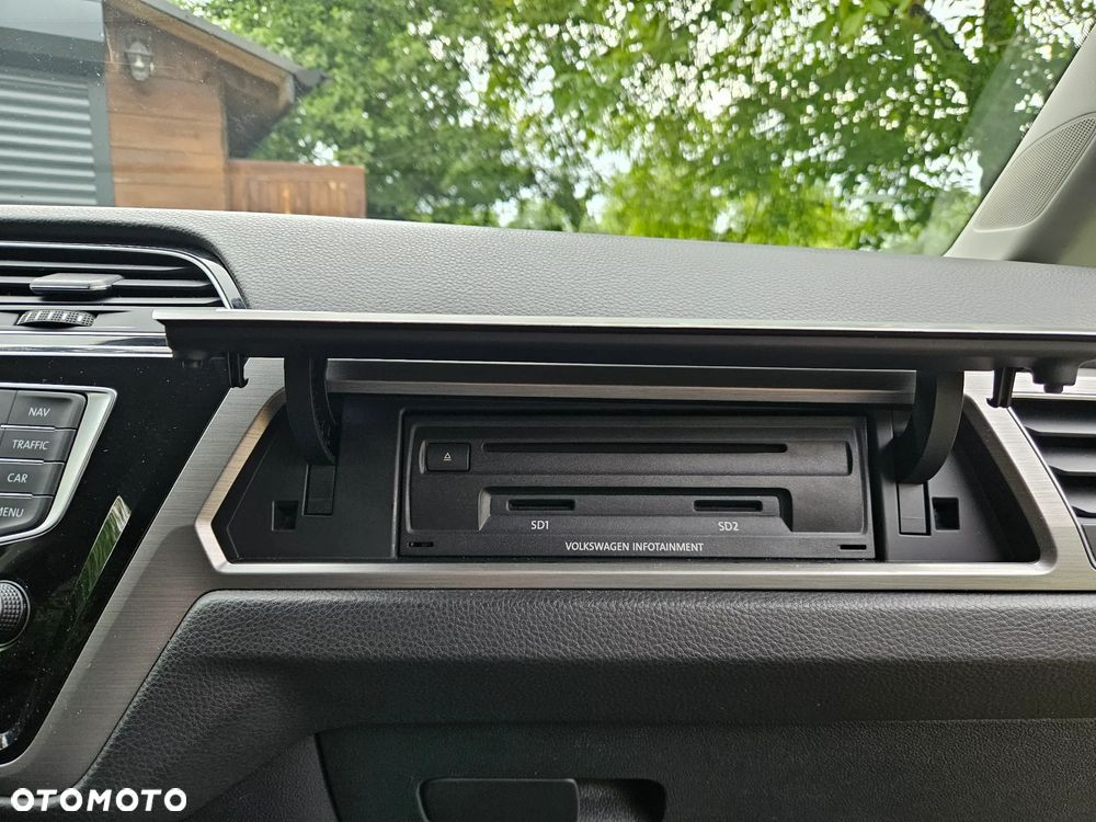 Volkswagen Touran 2.0 TDI SCR Comfortline - 22