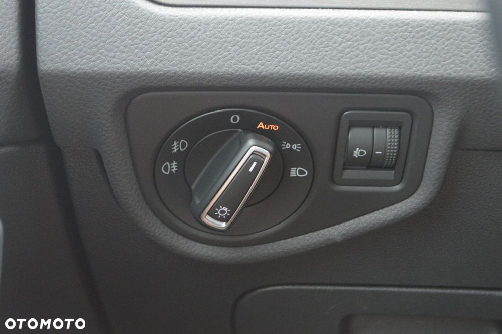 Volkswagen Touran - 10