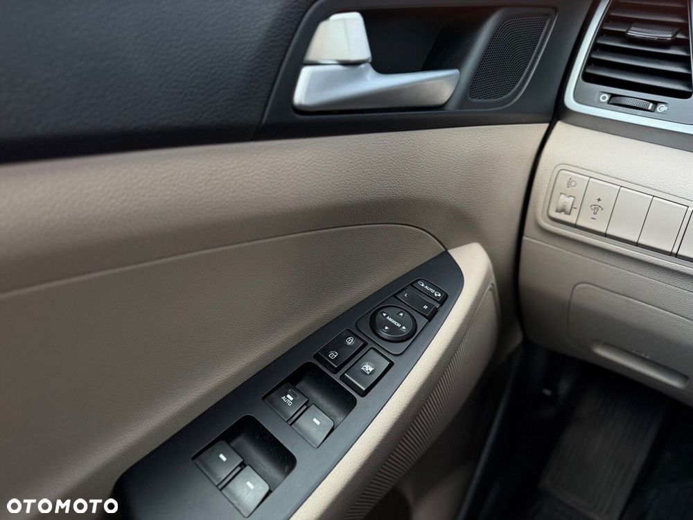 Hyundai Tucson 2.0 CRDI BlueDrive Comfort 2WD - 21