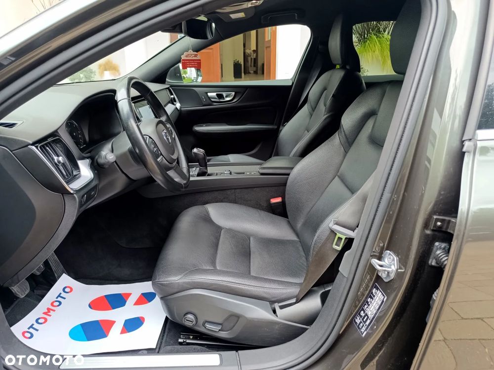 Volvo V60 D3 Momentum Core - 26