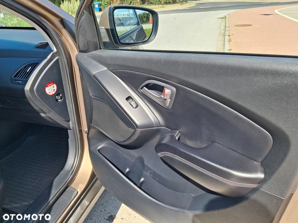 Hyundai ix35 1.6 2WD Fifa World Cup Edition - 8