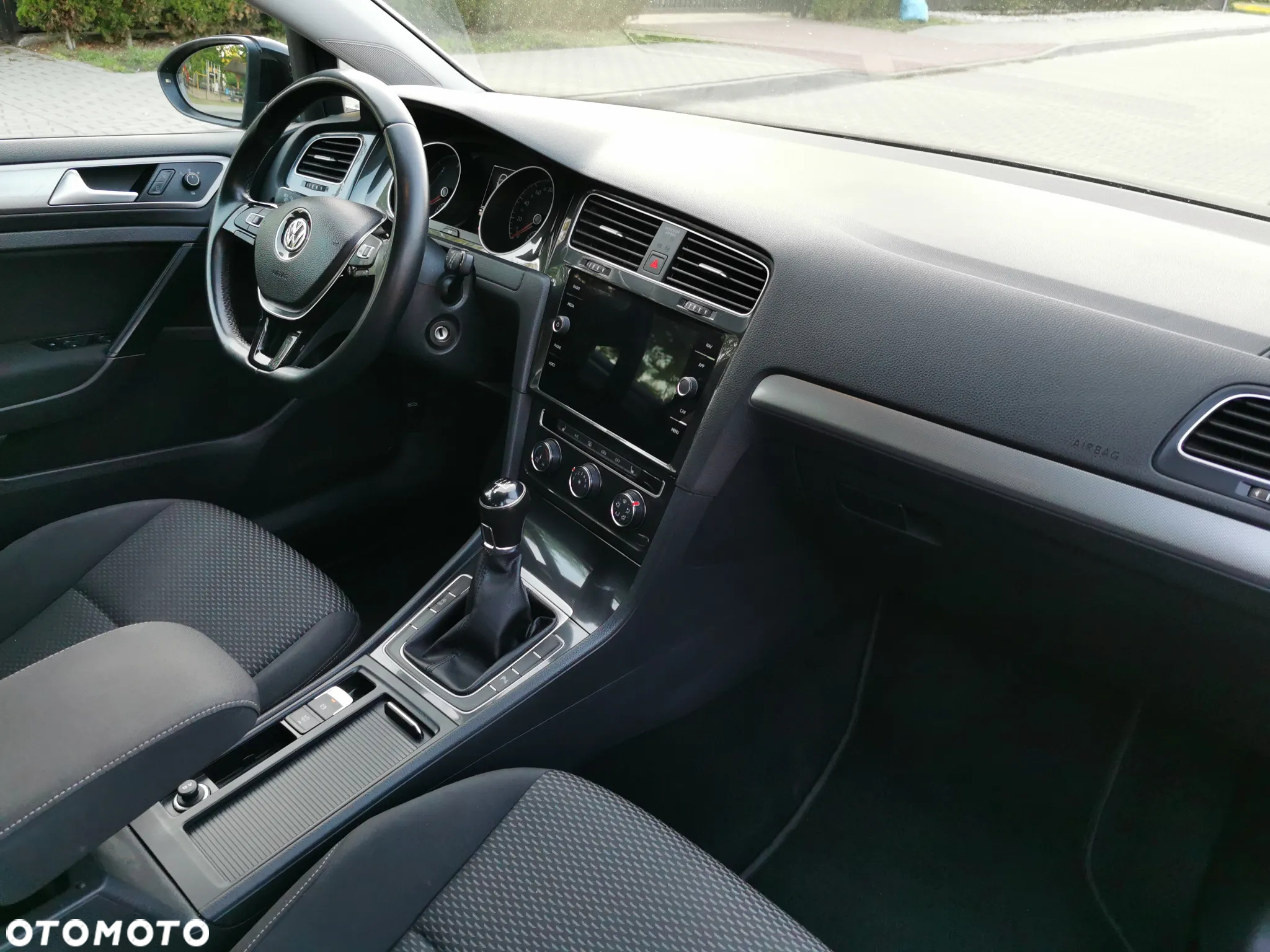 Volkswagen Golf - 6