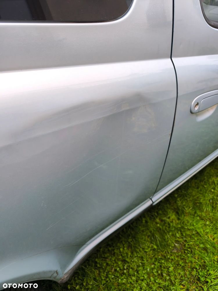 Toyota Yaris 2004 photo 4