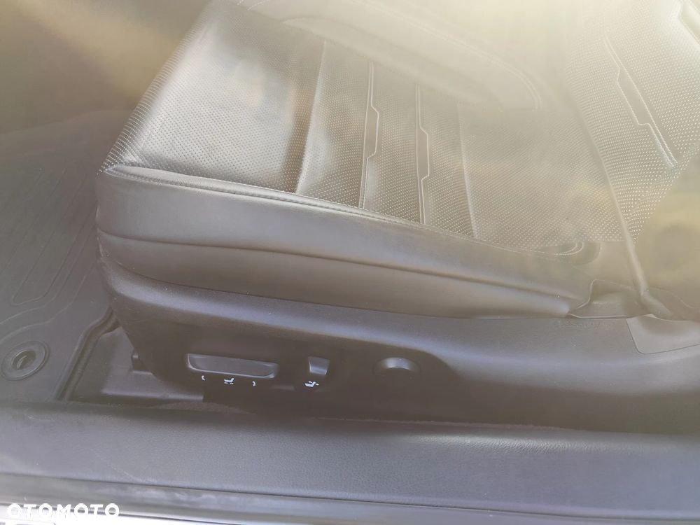 Lexus RC 200t / 300 F Sport - 30