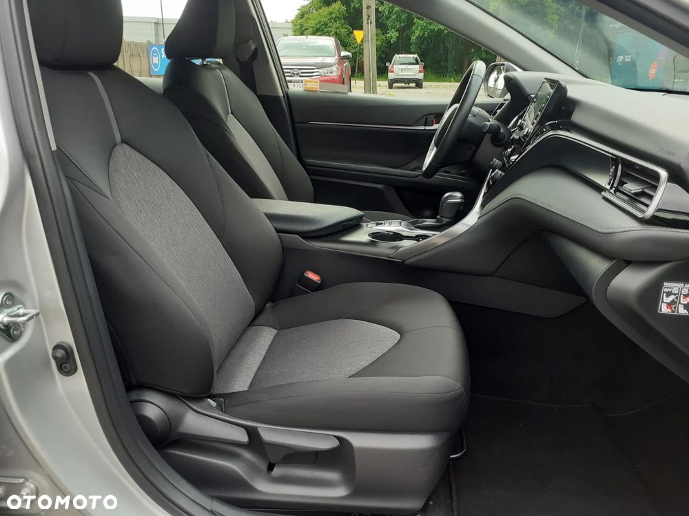 Toyota Camry - 24