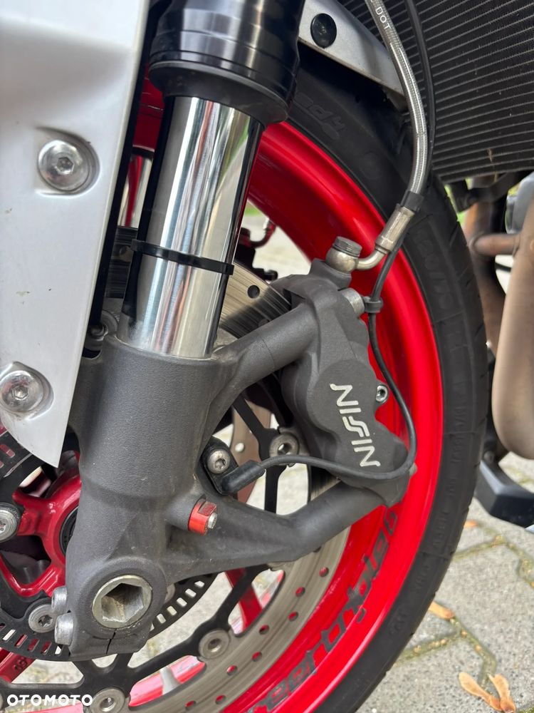 Triumph Street Triple - 21