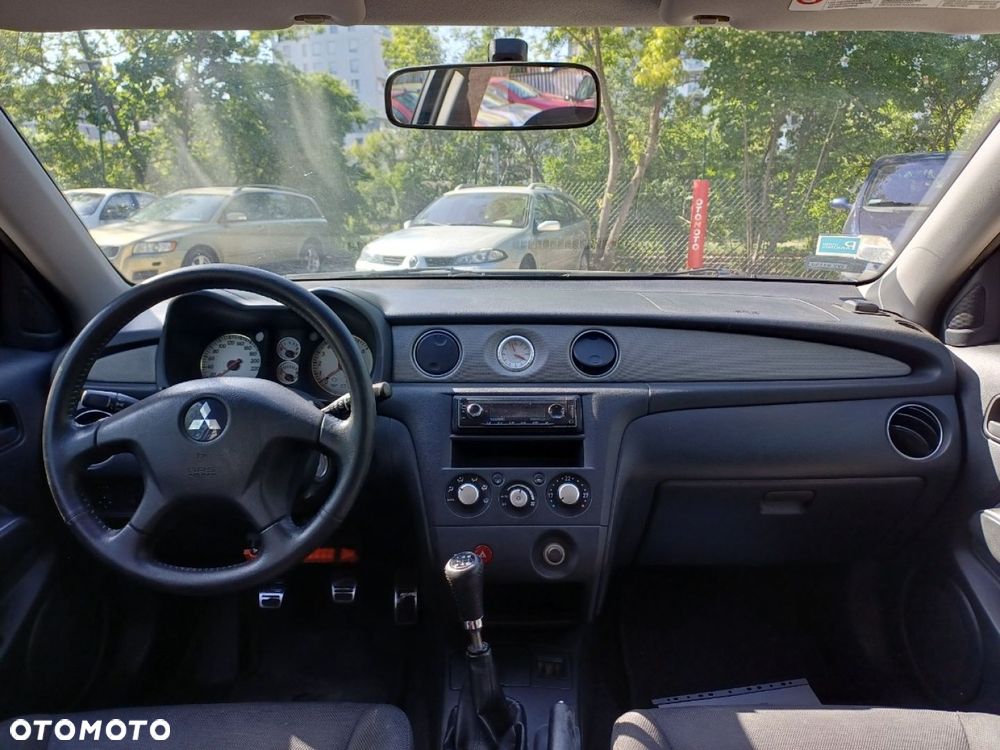 Mitsubishi Outlander - 9