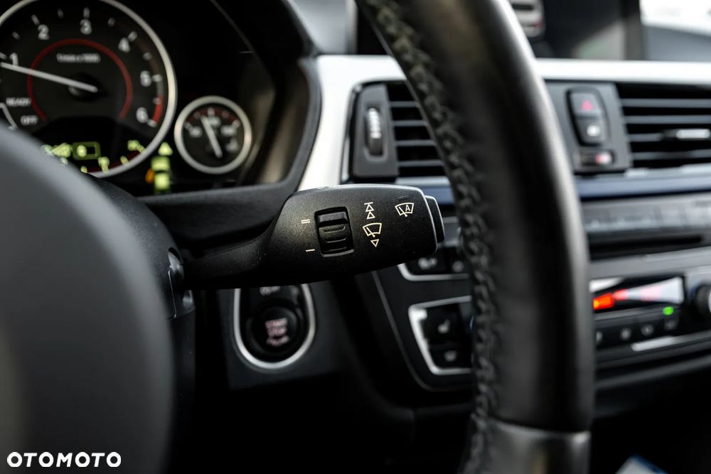 BMW Seria 3 320d xDrive M Sport - 32