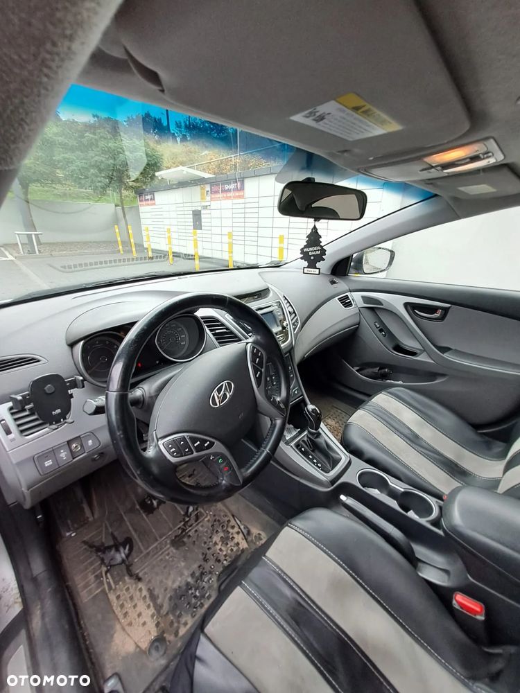 Hyundai Elantra - 8