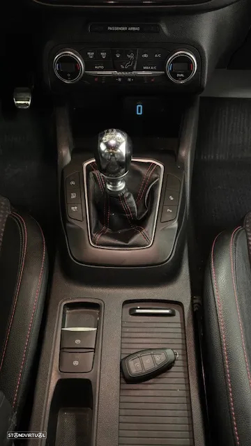 Ford Focus 1.0 EcoBoost MHEV ST-Line - 11