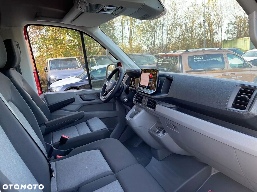 Volkswagen Crafter 35 Furgon z wysokim dachem silnik: 2,0 l EU6 177 KM automatyczna r. o.: 3640 mm - 12