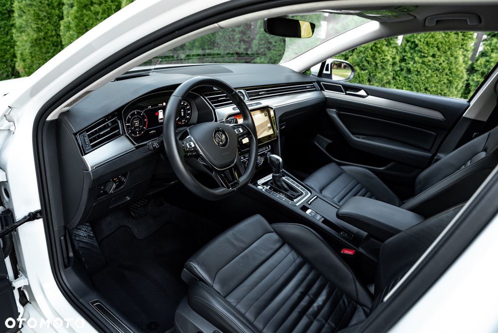 Volkswagen Passat Variant 2.0 TDI SCR 4Motion DSG Highline - 16