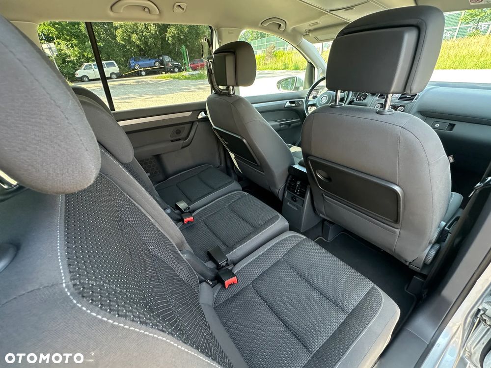 Volkswagen Touran - 32