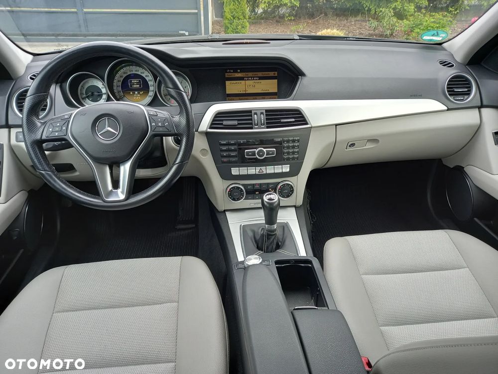 Mercedes-Benz Klasa C 200 CGI BlueEFFICIENCY Avantgarde - 23